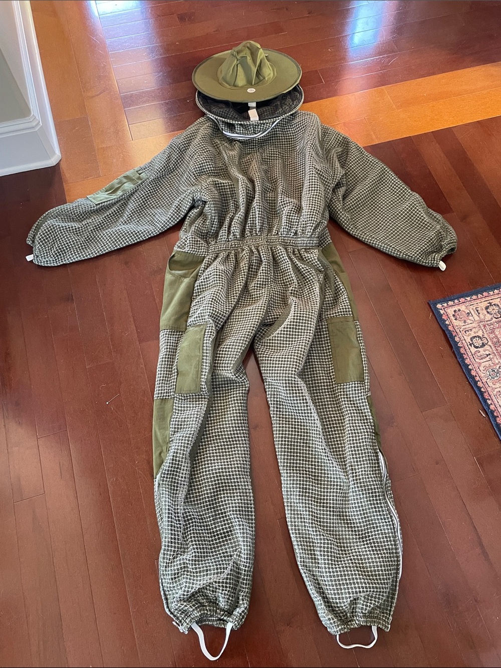 Men's Olive Green Beekeeper Protective Suit with Hood - Picture 9 of 11